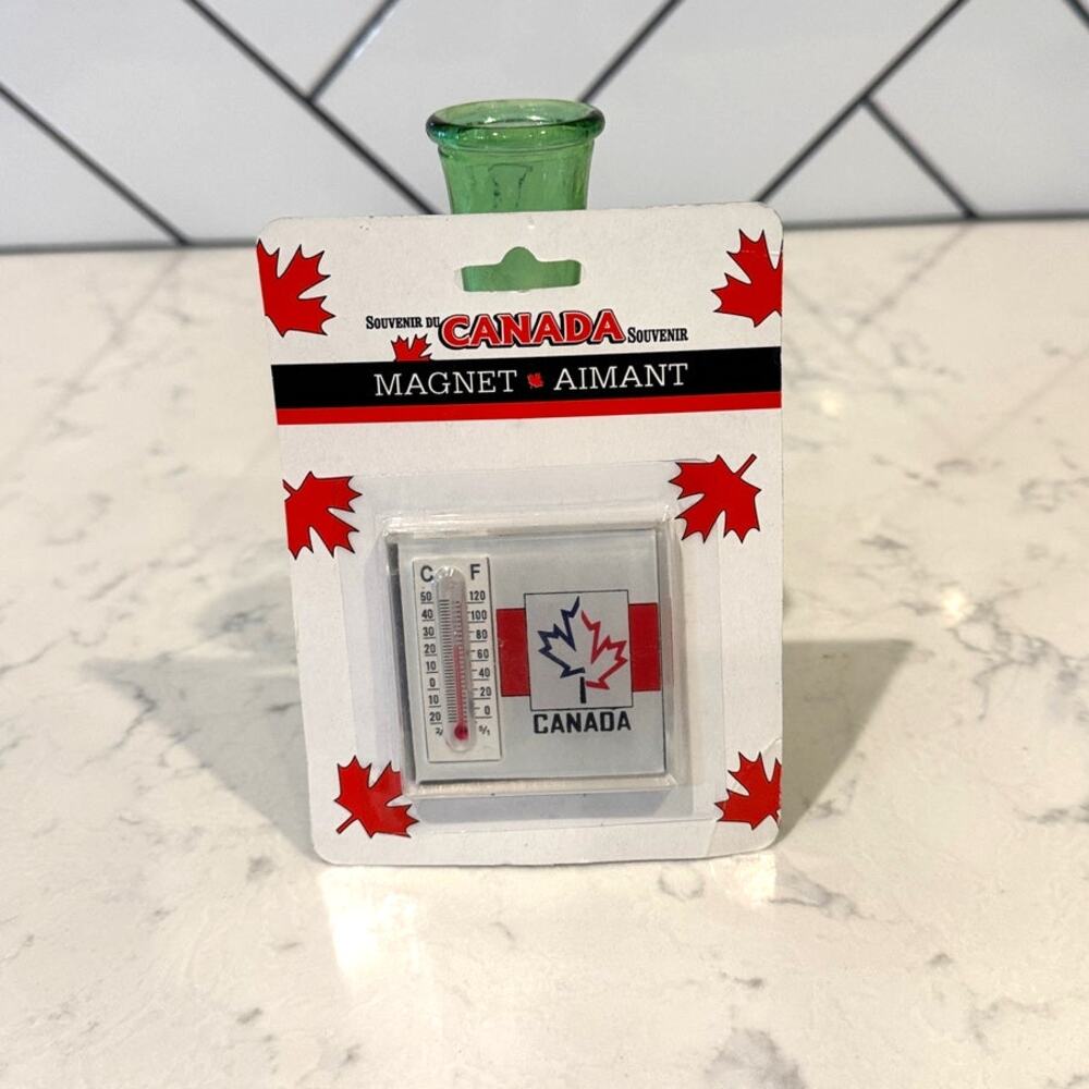 Canada souvenir refrigerator magnet thermometer Celsius Fahrenheit scale